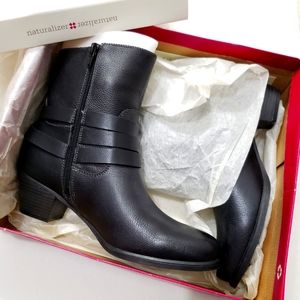 New Naturalizer Woman Boots Size 7